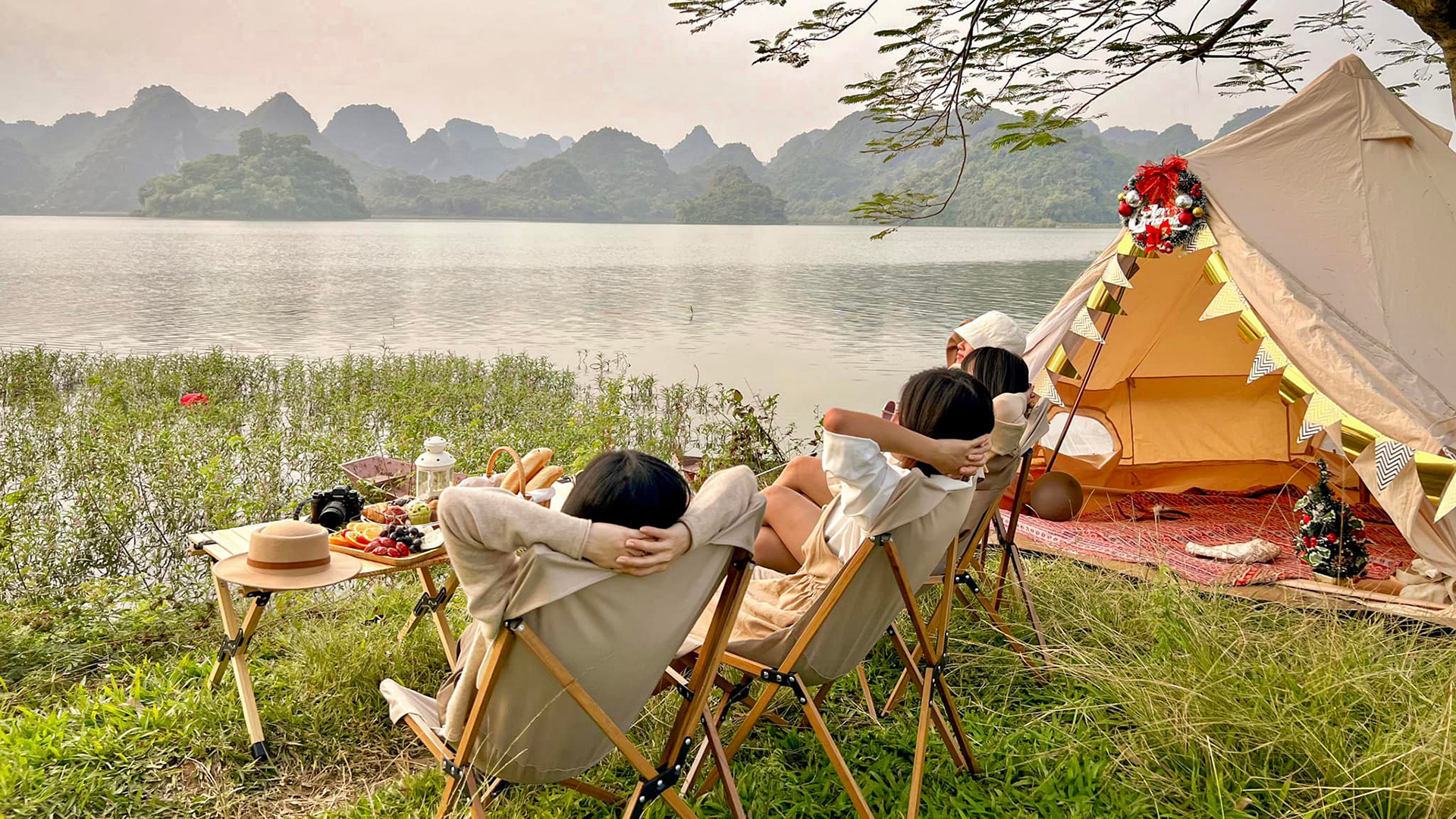 ho-quan-son-cam-trai